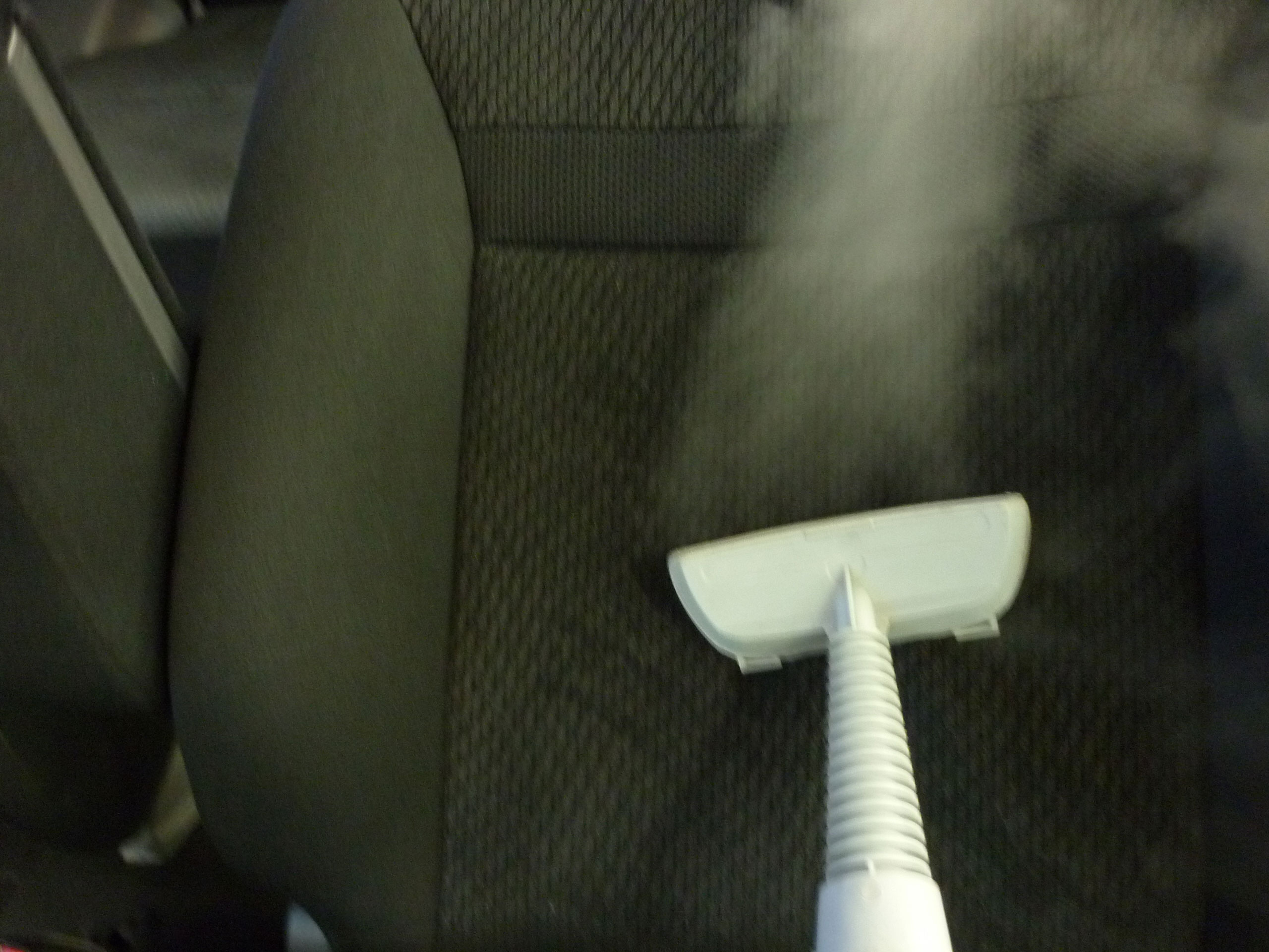 車内で嘔吐した車のシートの洗浄や消臭はこれで解決 テイクサービス 大阪 堺市